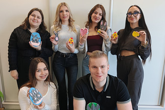 Studenci III roku prezentujący efekty swojej pracy